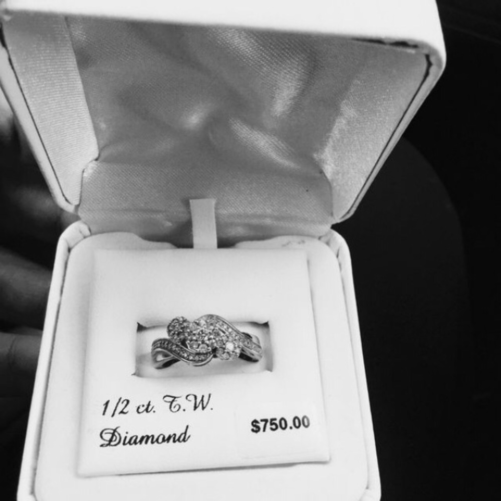 Ring zise 7 diamond never worm